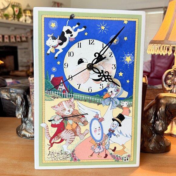 1999 Mary Engelbreit cow jumped over the moon wall clock - Picture 15 of 17